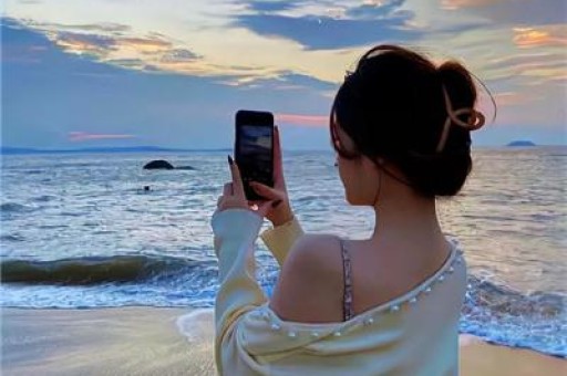 百万粉丝女网红晒捐款1047万截图并回应：两位粉丝捐出1千万个人捐了47万