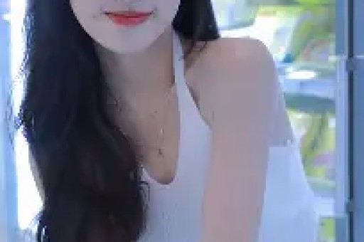德云社孙越近期陷入耍大牌争议事发停车场路人偶遇上前问好索要签名虽口头应声却未停下脚步径直上车离开这段视频流出后引发网友