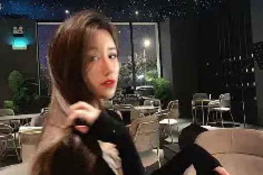 没想到出轨传闻线个月后许凯竟走上了另一条上坡路